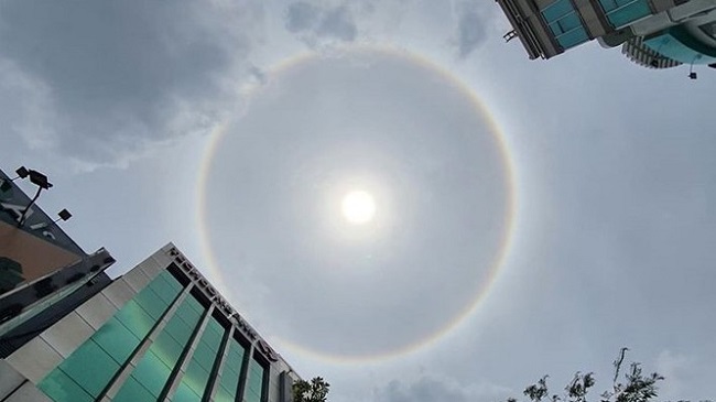 hiện tượng cầu vồng tròn quanh mặt trời 2
